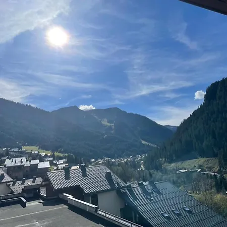 Proche Du Centre De *